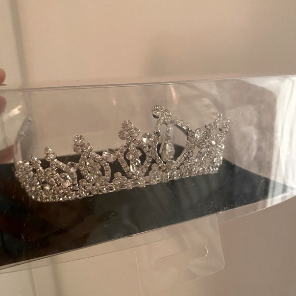 Rhinestone Crown - Picture 2 of 3